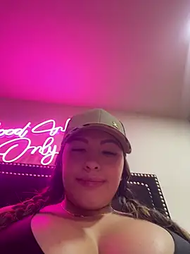 sexyyykloee webcam