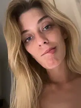 Bellalolahot webcam