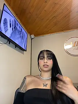 Hilary_pinkk webcam
