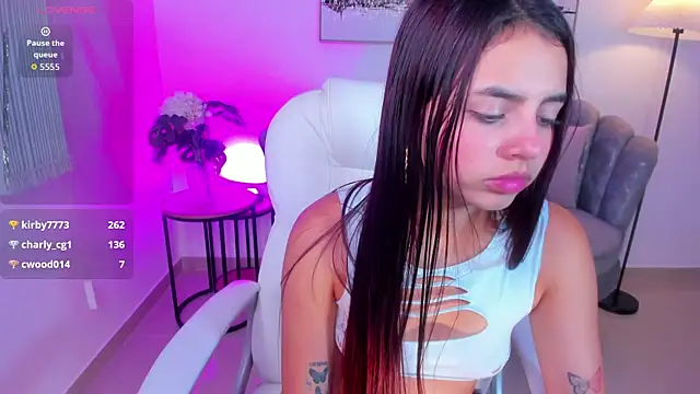 zharaa_fox webcam