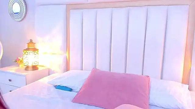 ScarletJons webcam