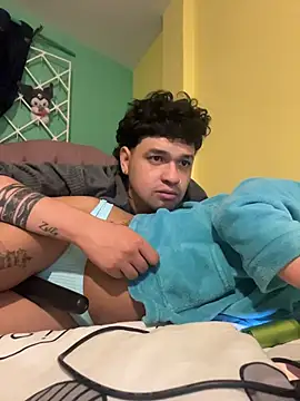 hotlatinocouple__ webcam
