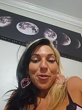lil_jiggly - Lil_jiggly's free webcam - UK Sex Cams