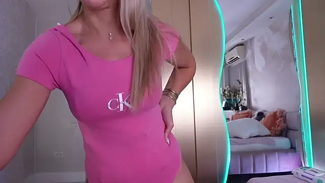 JullyBlair webcam