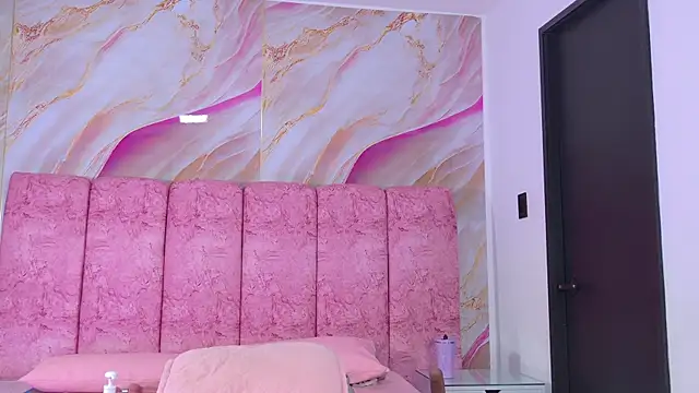 emmacurvy (F young) - Ride and oil Ass
