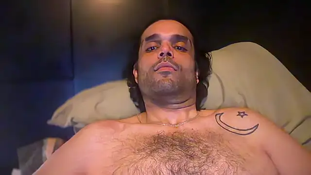 icebergslim281 live cam on StripChat