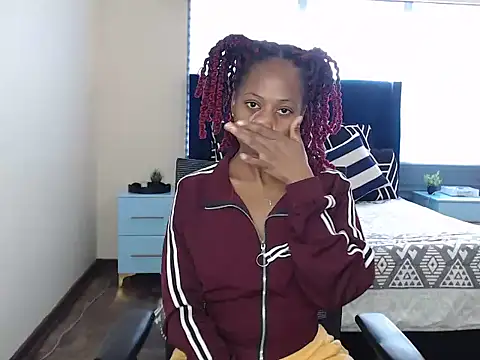 QUEENMANDYY webcam