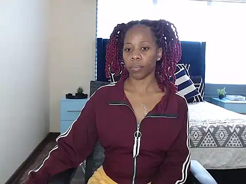 QUEENMANDYY webcam