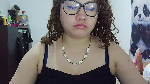 curly_greeneyed webcam