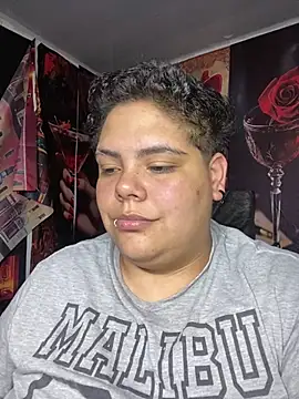 Hailey_Curvy webcam