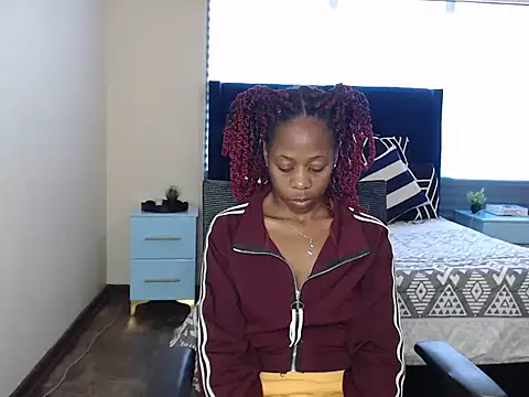 QUEENMANDYY webcam