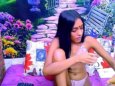IndianPretty14u2Luv webcam