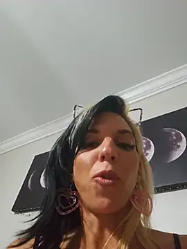 Watch lil_jiggly live on EroticFlix - High definition streams