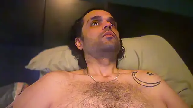 icebergslim281 live cam on StripChat