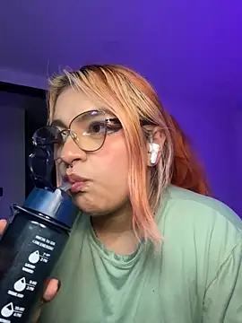 Sophia_Weest99 webcam