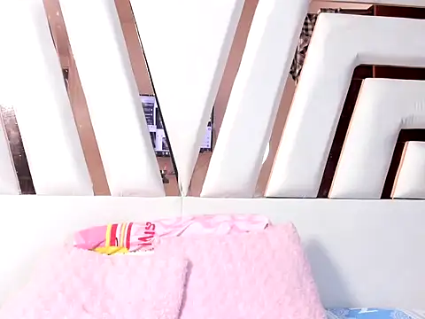 MiaKleinX webcam