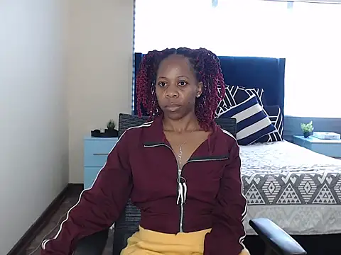 QUEENMANDYY webcam