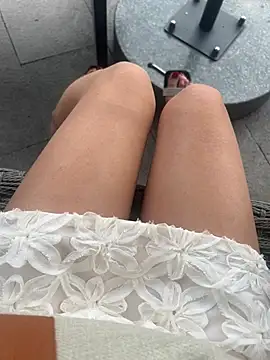 yimisun01 live cam on StripChat