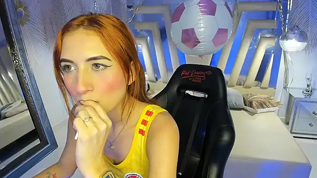 ValerySkinnyy live cam on StripChat