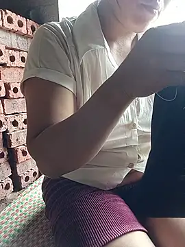 Sara_pusyy live cam on StripChat