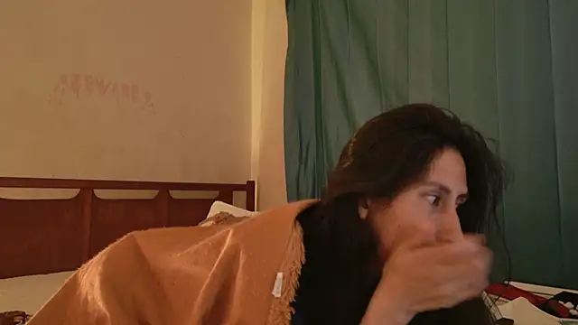 MoonLipsON- live cam on StripChat