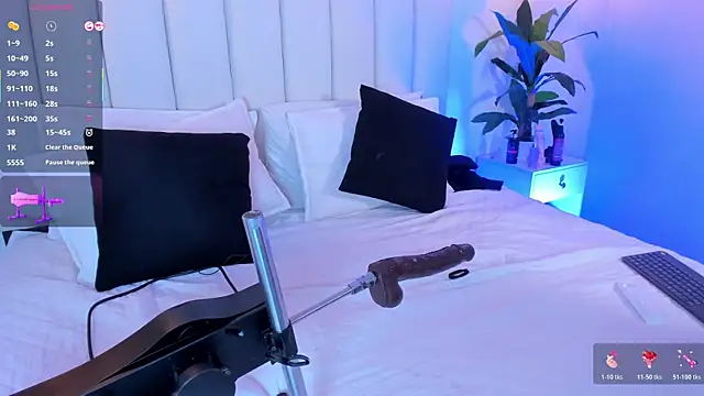 _Emily_Queen live cam on StripChat