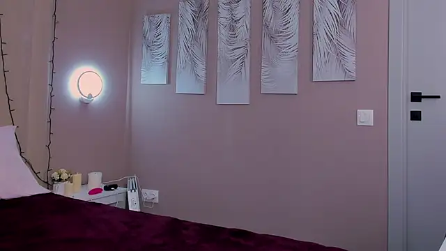 Lola_lovesss live cam on StripChat