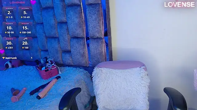 megan-foxix live cam on StripChat