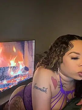 RenaThickAss live cam on StripChat
