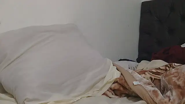 sluttylaura21 webcam