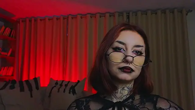 Mistress__Marcelline live cam on StripChat