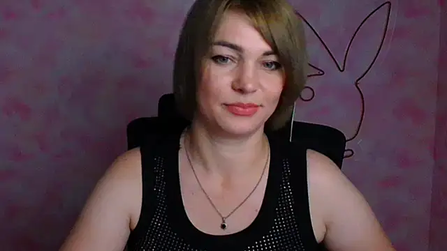 CuttieEmma webcam