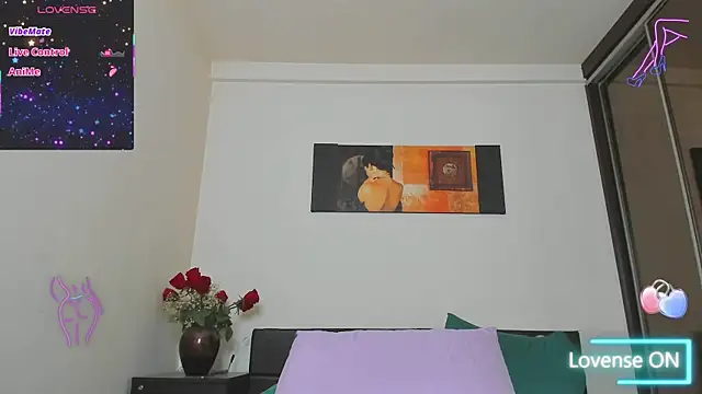 GoldenLunaa webcam