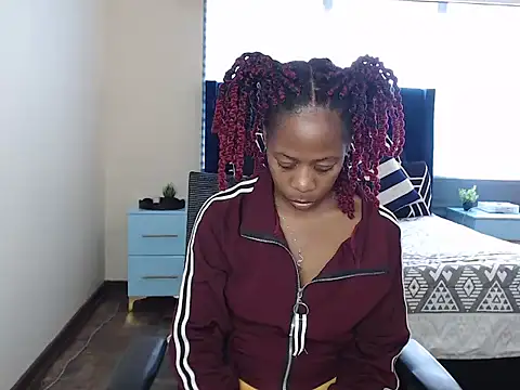 QUEENMANDYY webcam