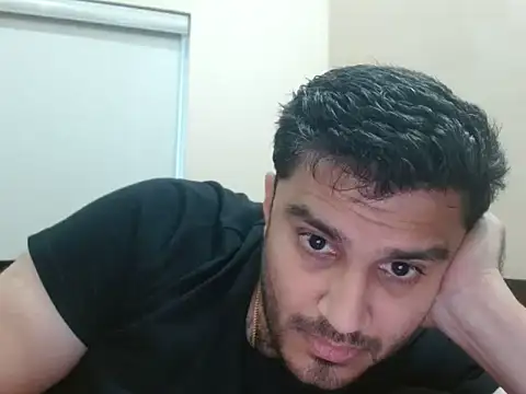 robintoit live cam on StripChat