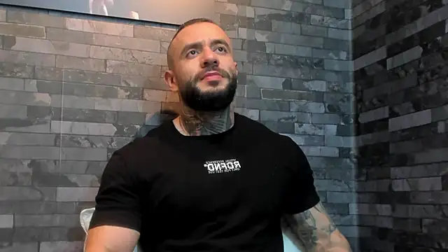 BruceDallas live cam on StripChat