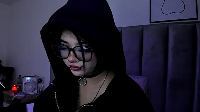Kitty_Gang live cam on StripChat