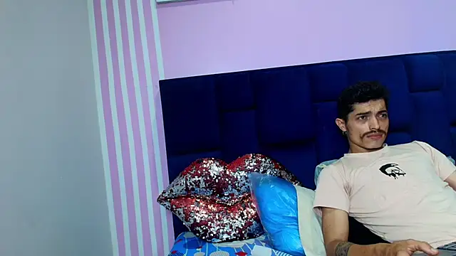 taylor_Stele live cam on StripChat