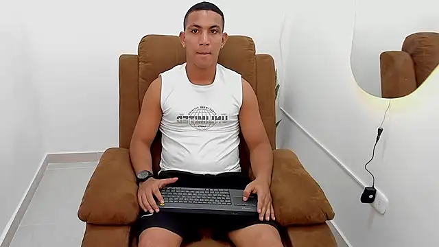 Chirs_Arthus live cam on StripChat