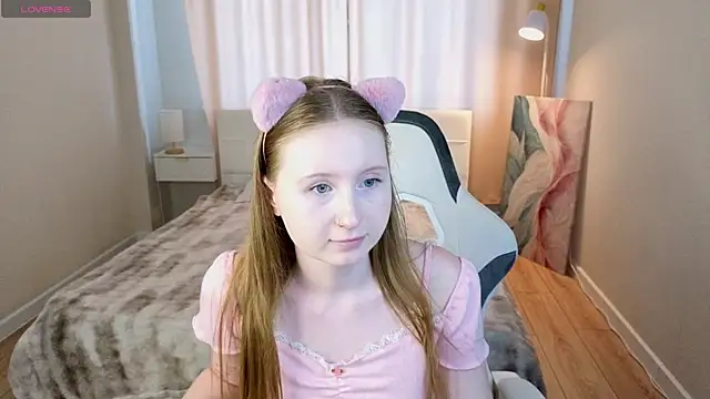 LiliTiny live cam on StripChat