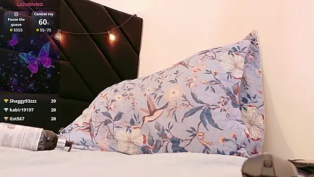 kinkyhousewifee webcam