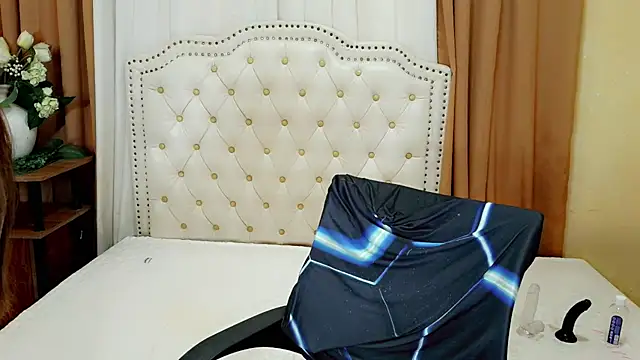 Seductive_sophie live cam on StripChat