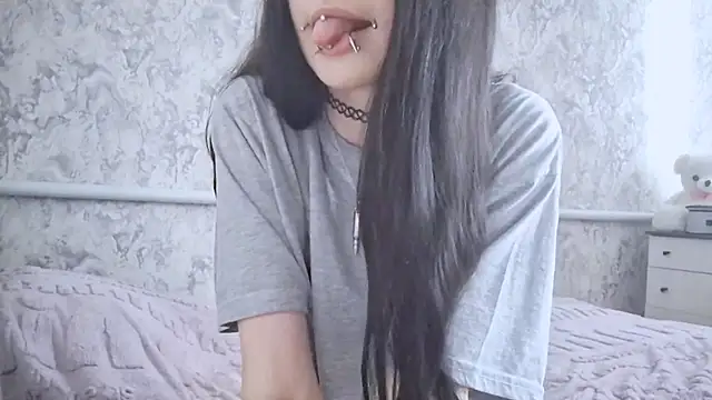 krissyhiott (F teen) - Show underboobs +  massage boobs
