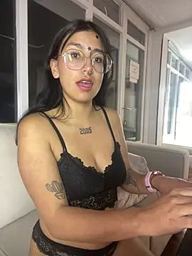 GabyLopez_Pink webcam