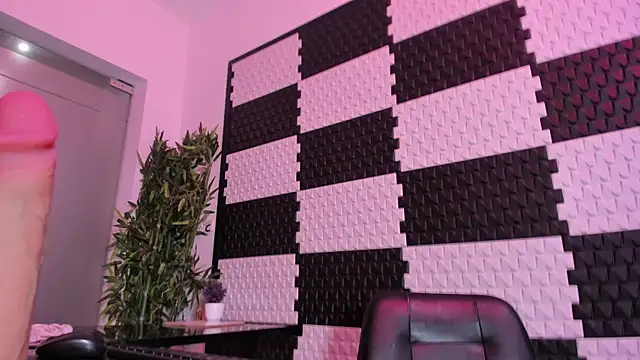 ElaineLaurent live cam on StripChat