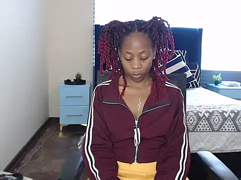 QUEENMANDYY webcam