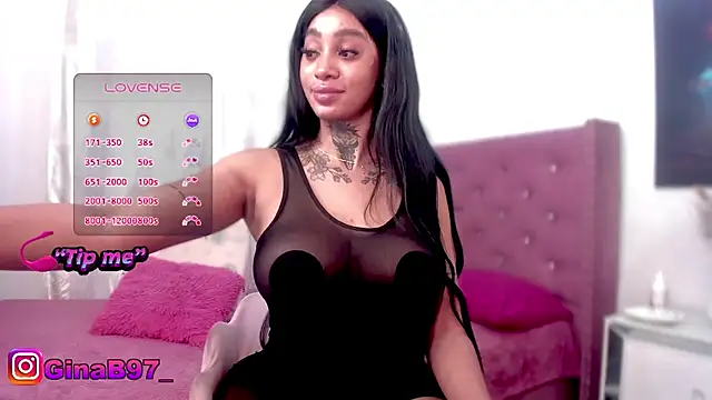 GinnaBolton live cam on StripChat