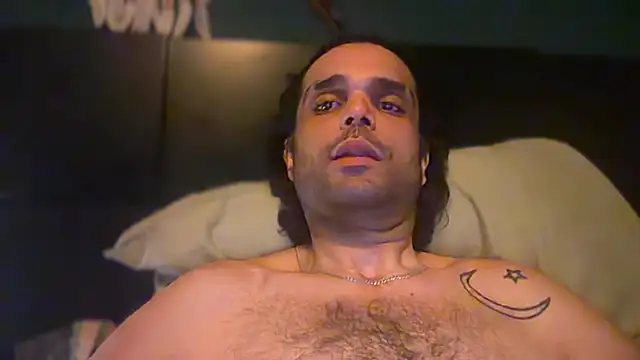 icebergslim281 live cam on StripChat