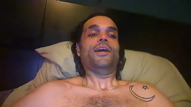 icebergslim281 live cam on StripChat