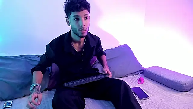 Watch Thiagoferreti live on EroticFlix - High definition streams